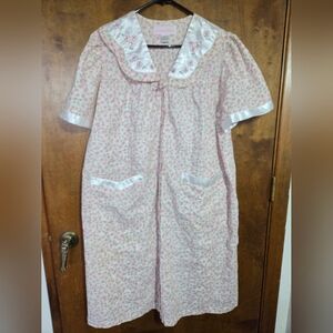 Pleasant Memories Pink Floral Robe House Coat Pearl Snaps Embroidered, Pockets-L